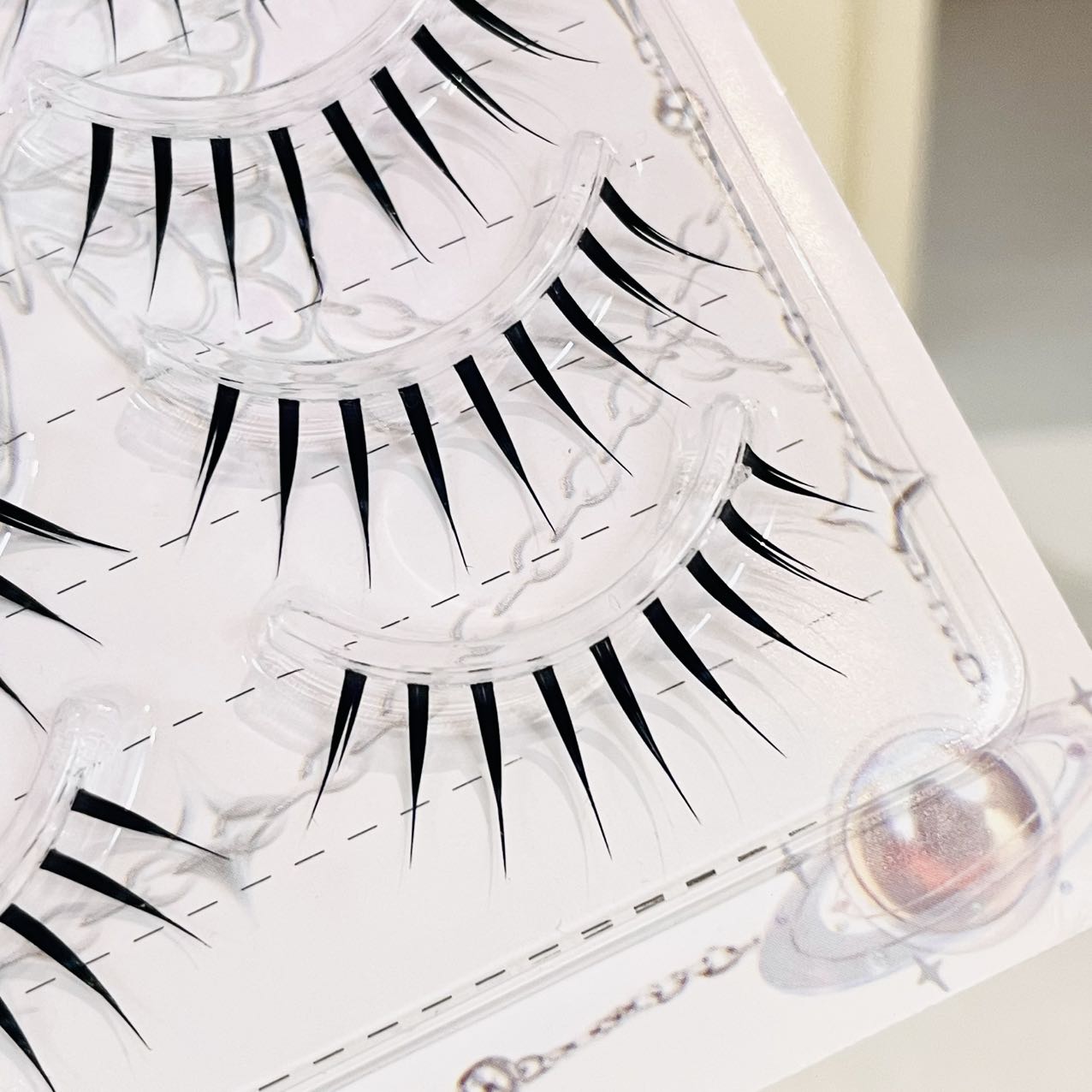 رموش دودوتيان المدببة بمظهر رط - مراجعة Anime Cosplay Lashes وسعره